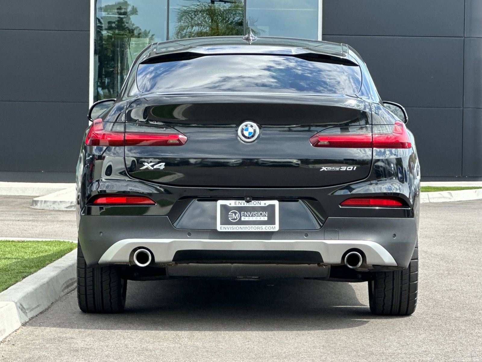 Used 2021 BMW X4 xDrive30i AWD/4WD image 4
