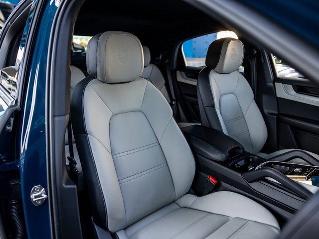 Certified 2025 Porsche Cayenne Coupe image 53