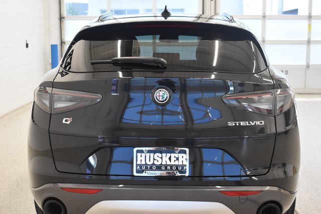 Used 2024 Alfa Romeo Stelvio Ti w/ Performance Driving Package AWD/4WD image 11