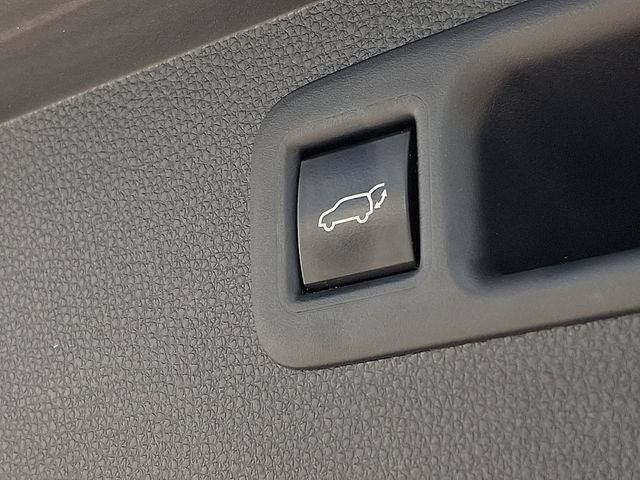 Used 2021 Toyota Highlander XLE AWD/4WD image 29