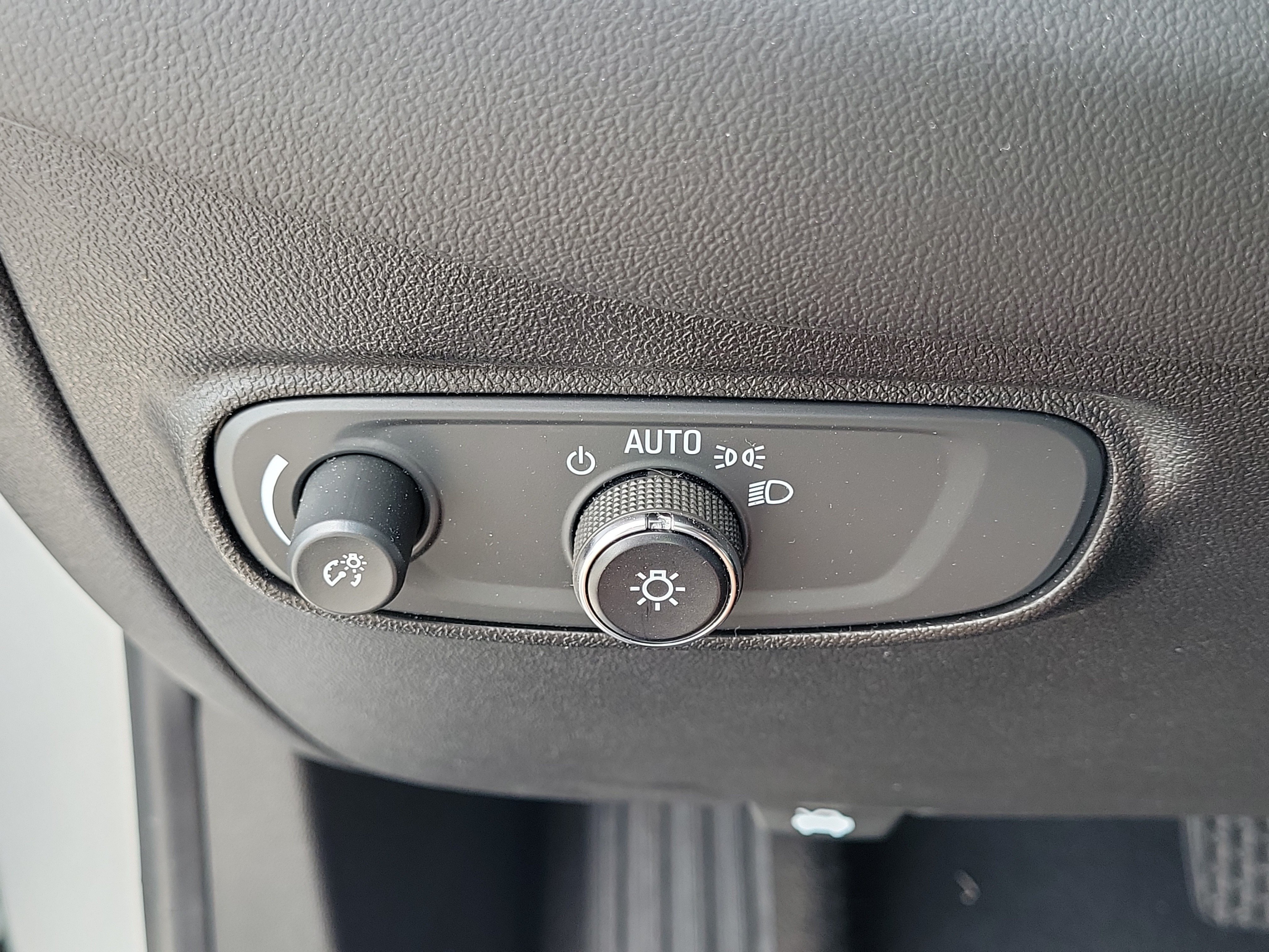 Used 2021 Chevrolet Equinox LS FWD image 22