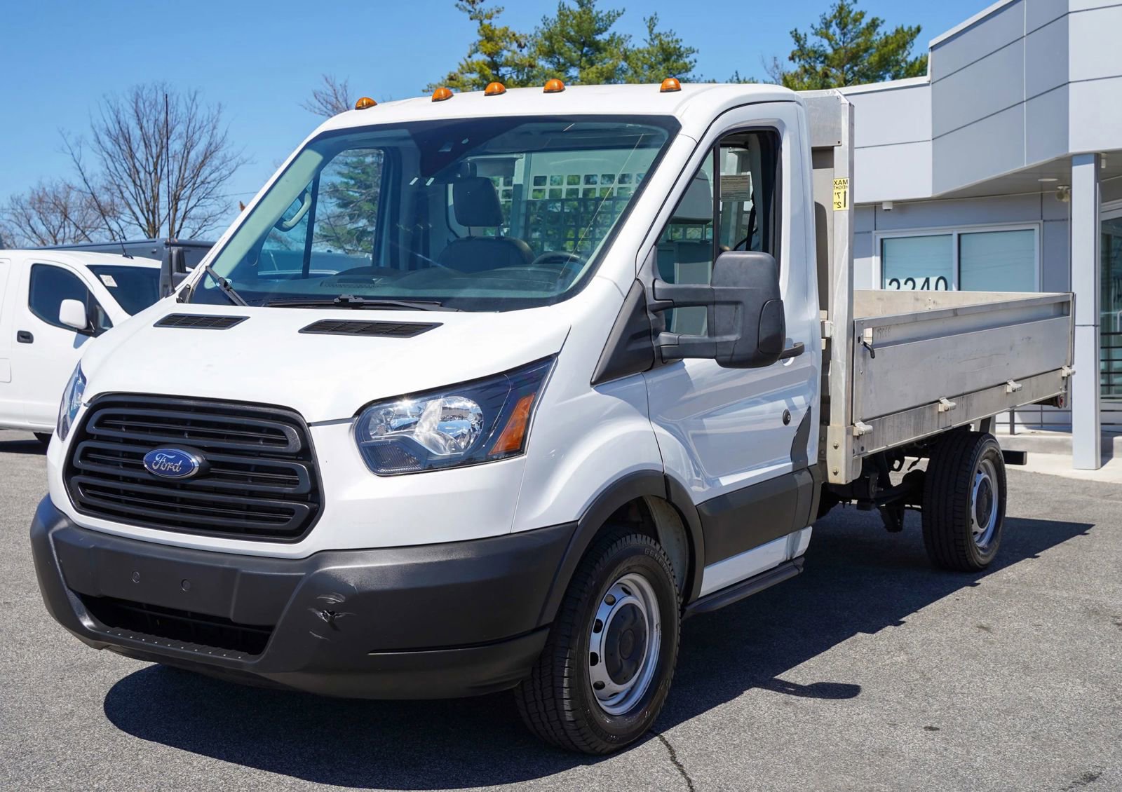 Used 2019 Ford Transit 250 138 RWD image 3