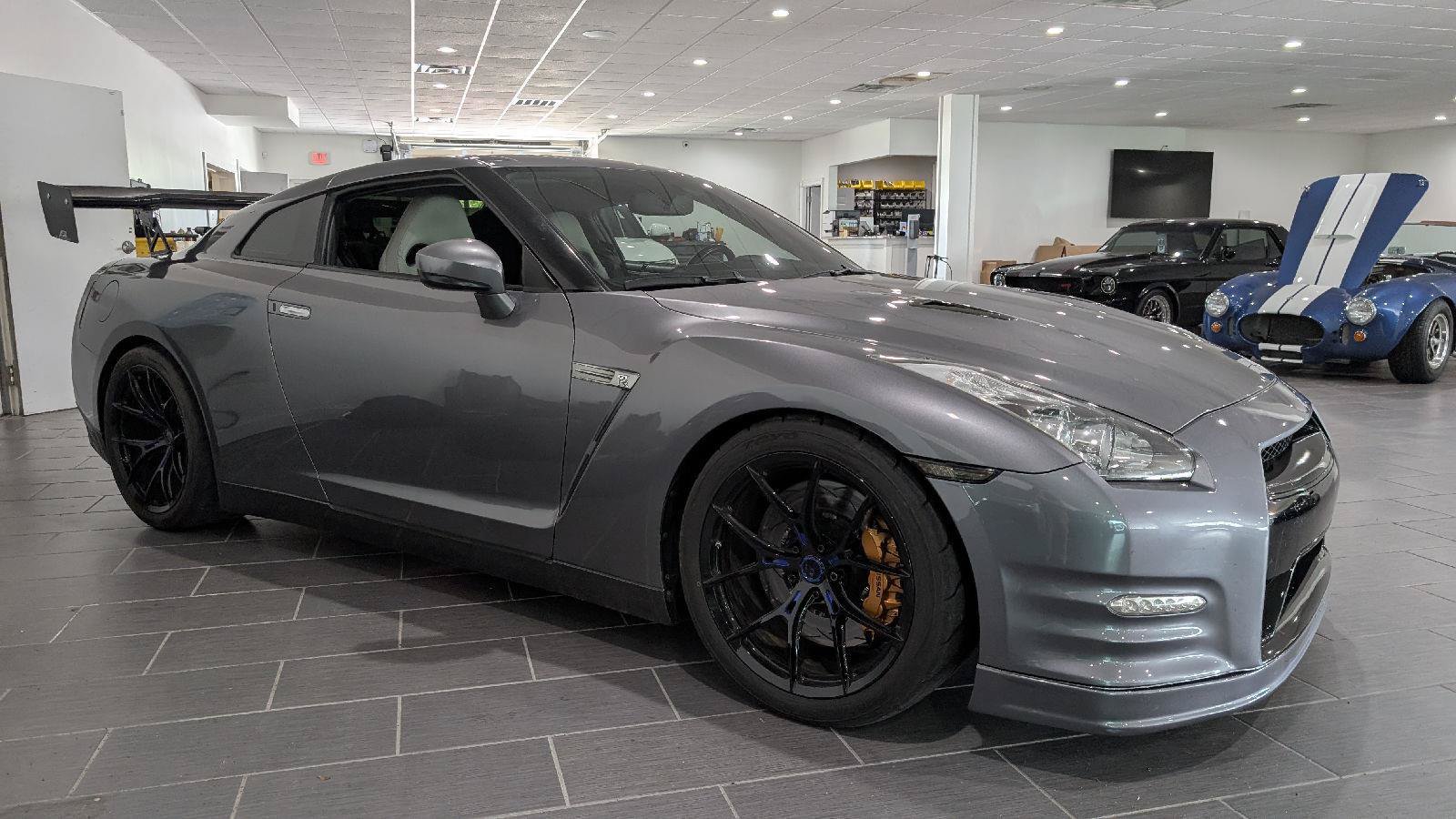 Used 2013 Nissan GT-R Black Edition AWD/4WD image 3
