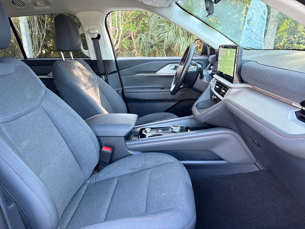 Used 2025 Ford Explorer Active image 28