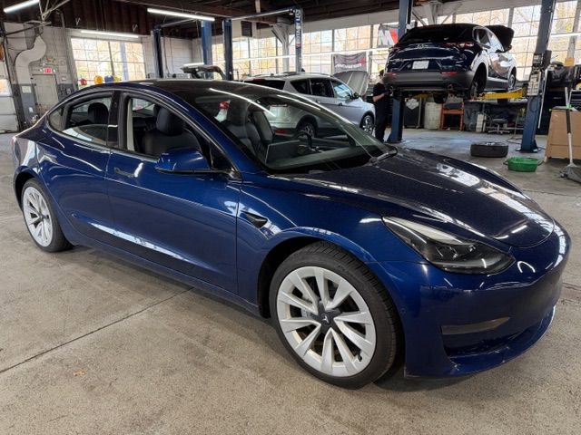 Used 2022 Tesla Model 3 Standard Range image 5
