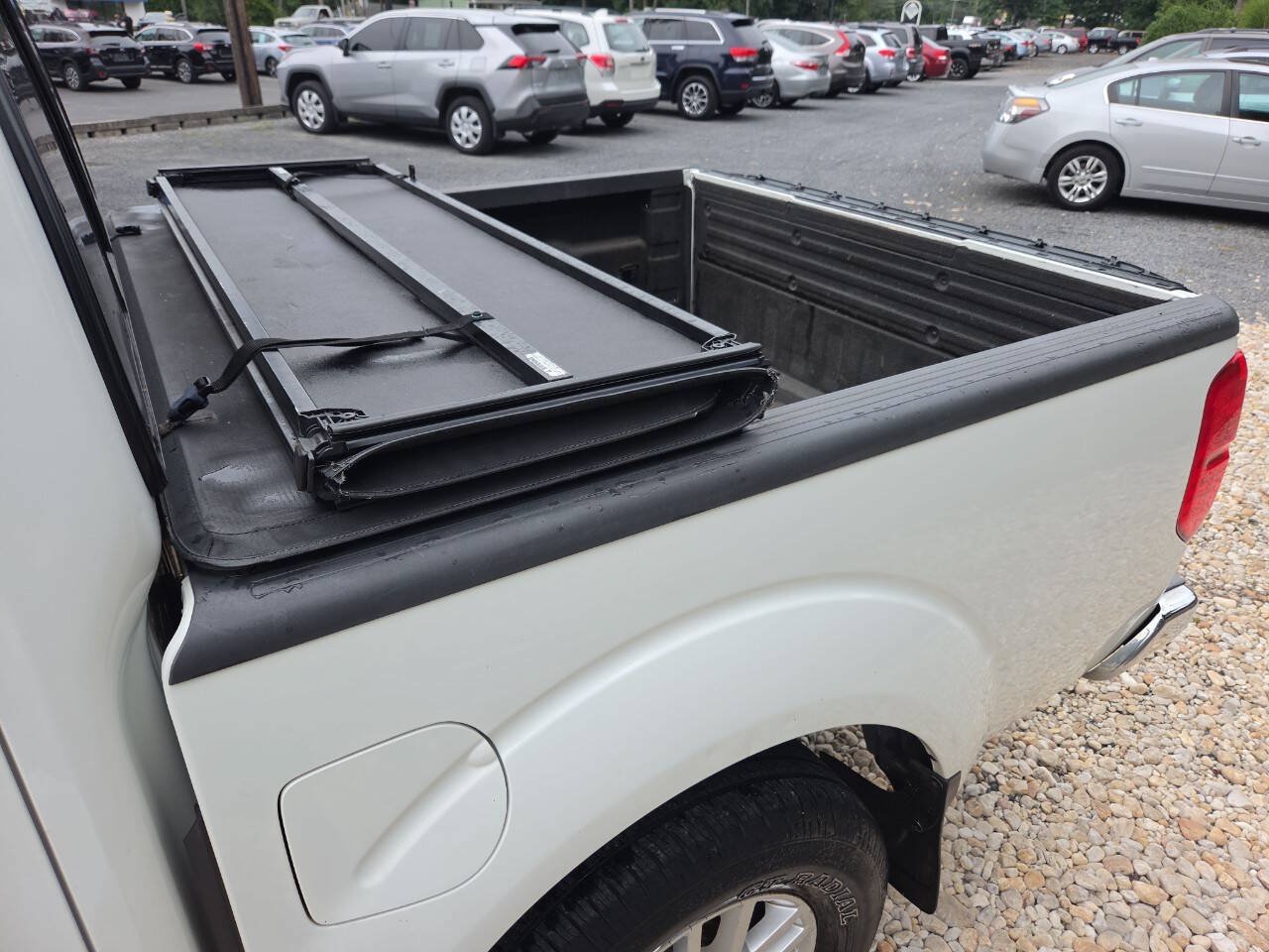Used 2015 Nissan Frontier SV AWD/4WD image 17