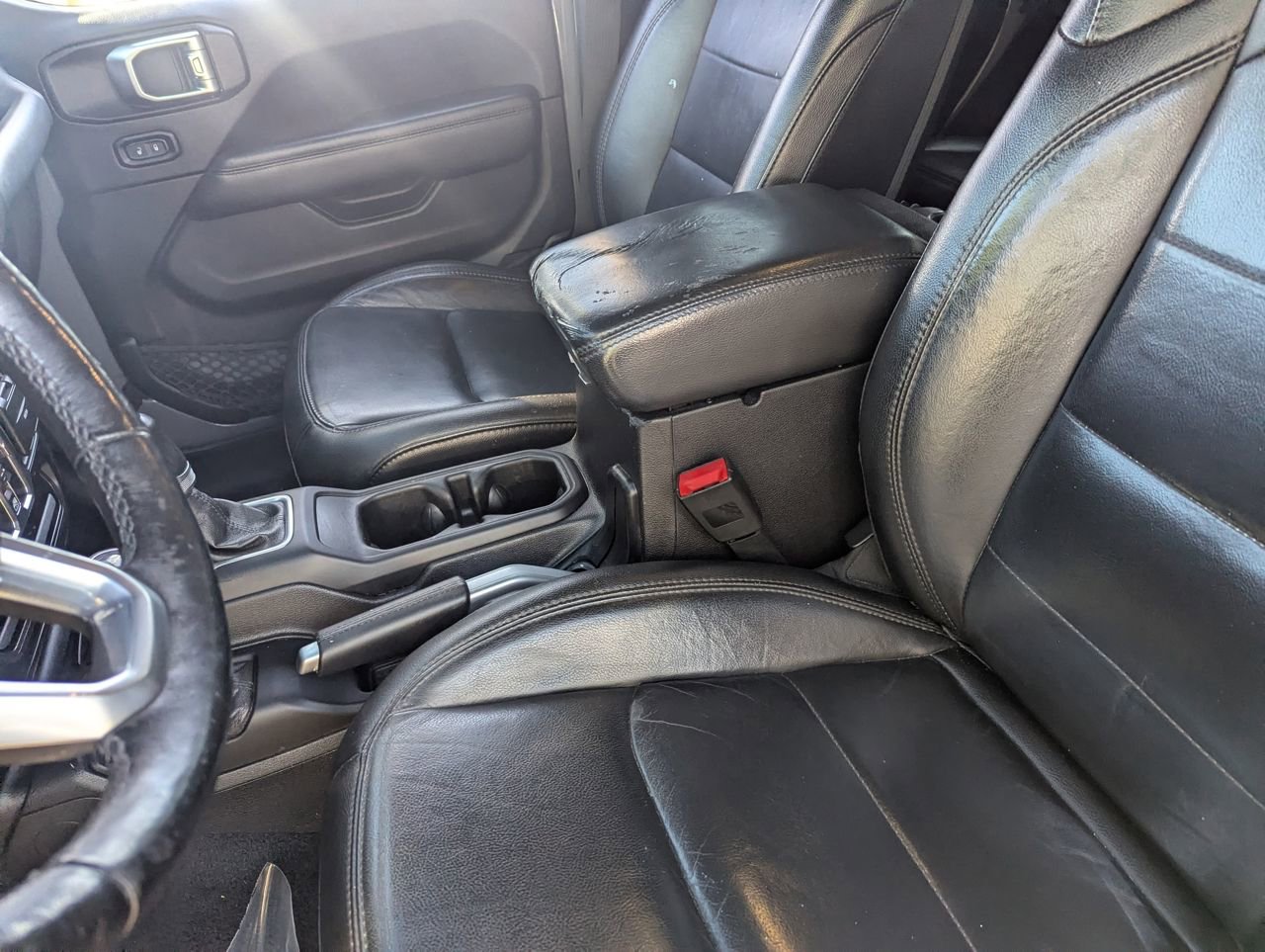 Used 2019 Jeep Wrangler Unlimited Sahara image 18