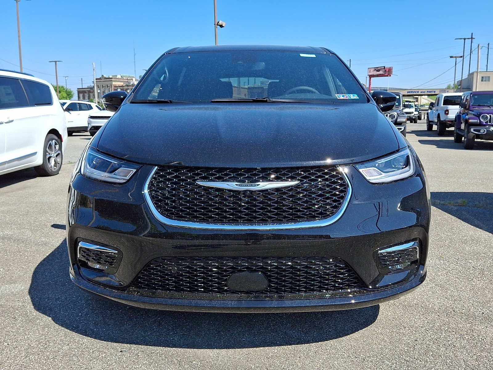 New 2026 Chrysler Pacifica Limited AWD/4WD image 2
