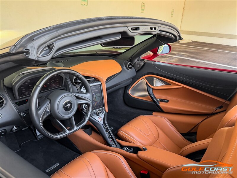 Used 2022 McLaren 720S Spider RWD image 2