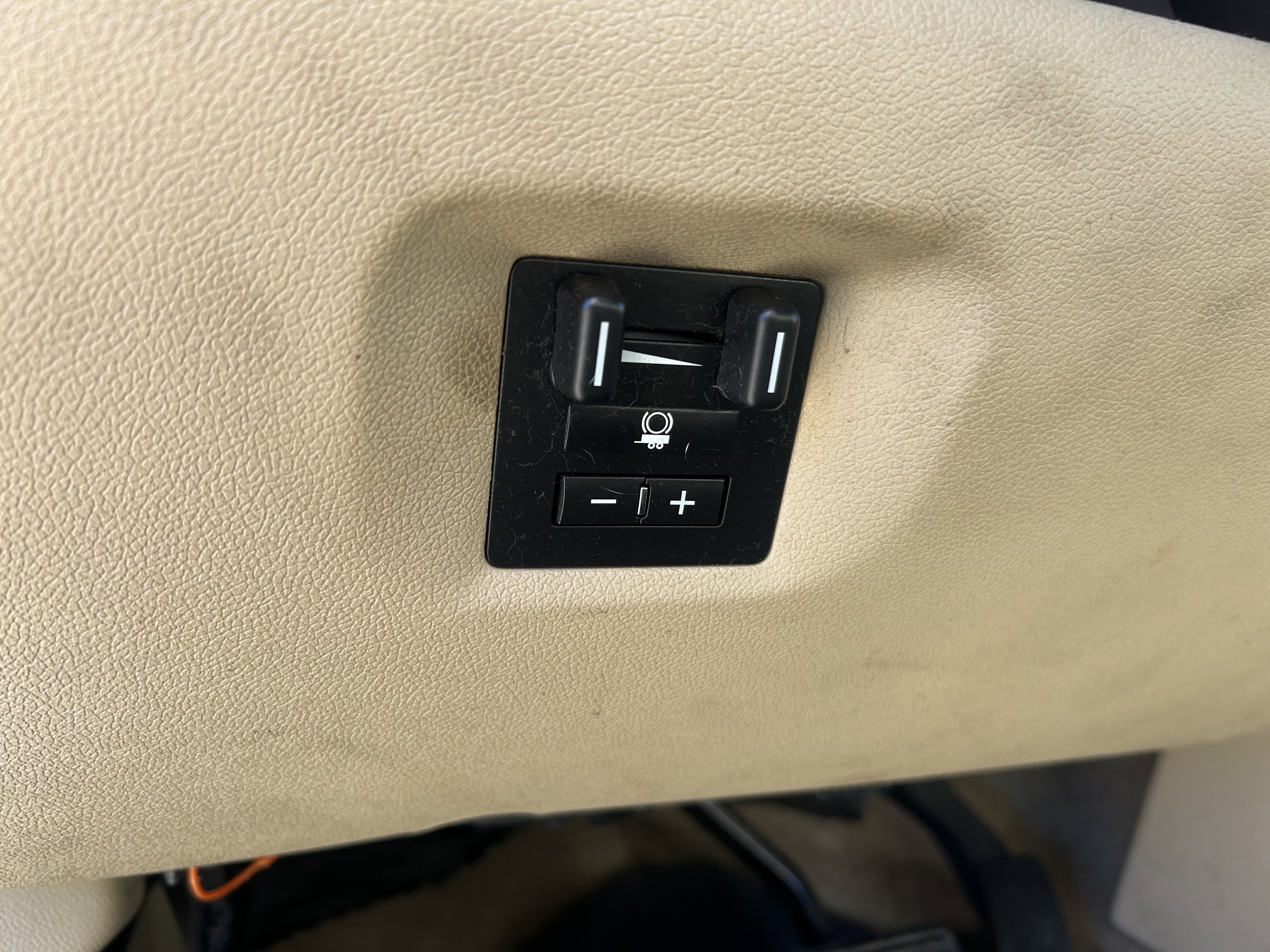 Used 2013 GMC Yukon XL Denali image 20