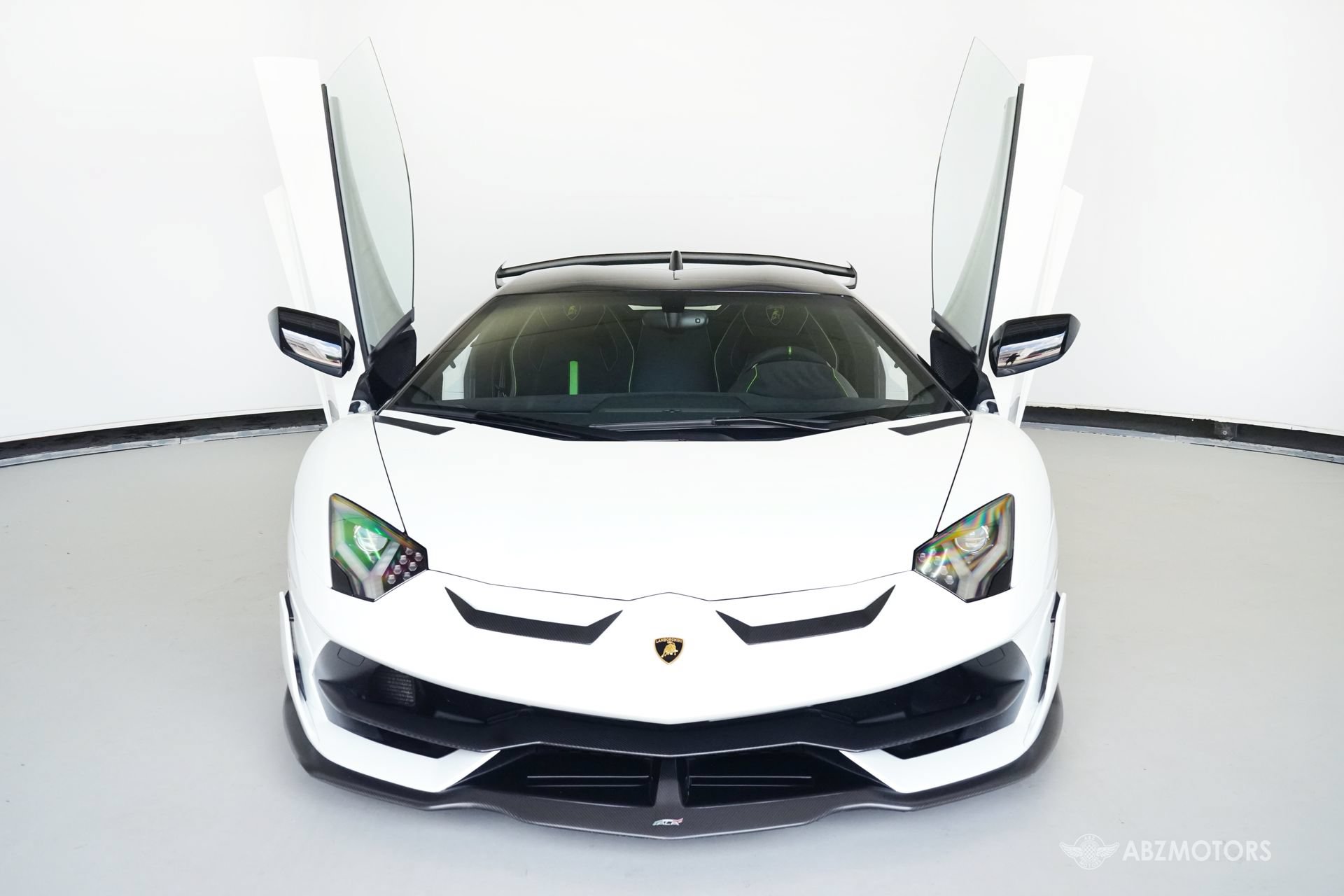 Used 2021 Lamborghini Aventador SVJ AWD/4WD image 3