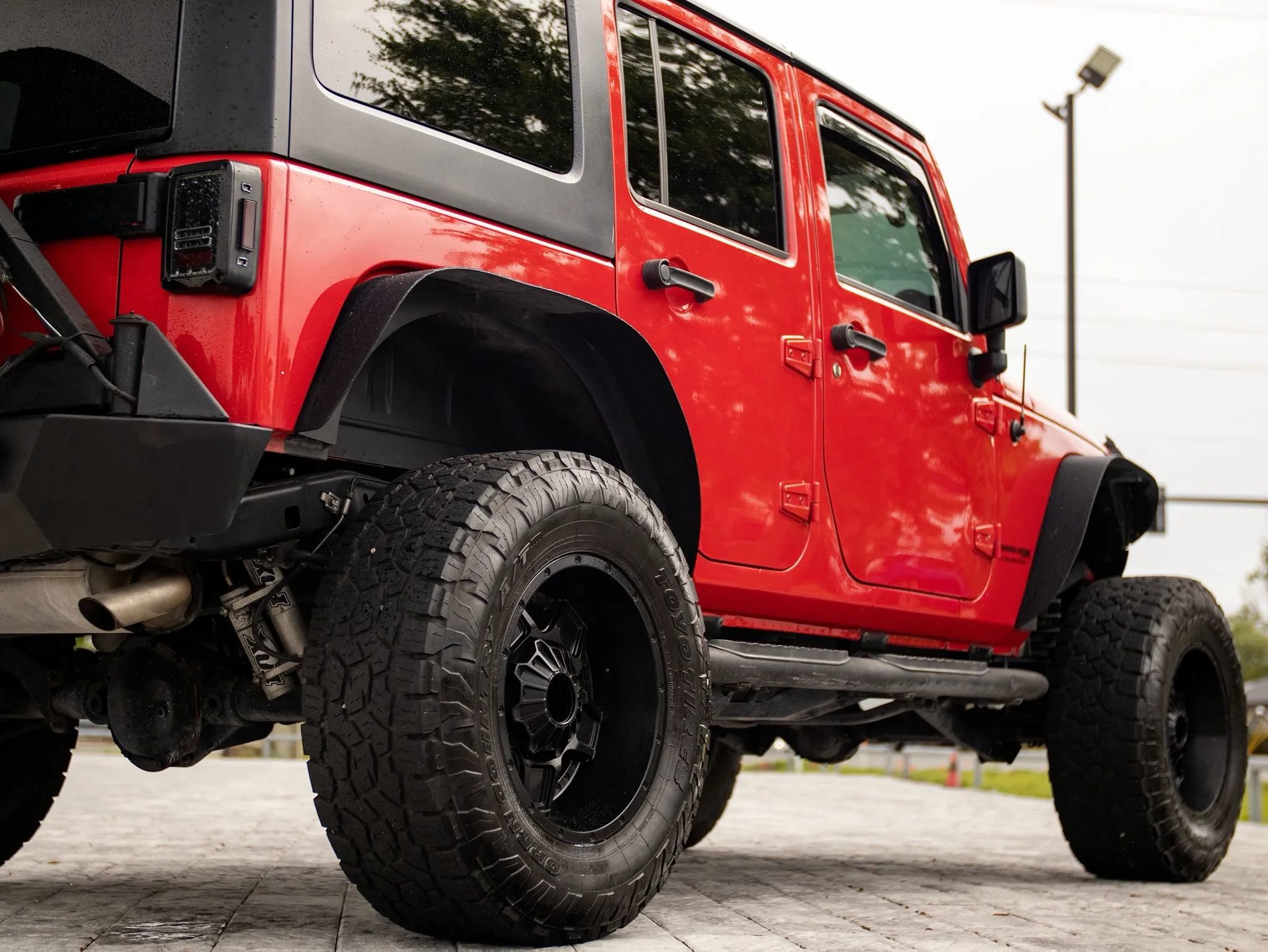 Used 2018 Jeep Wrangler Unlimited Sahara w/ Connectivity Group image 17