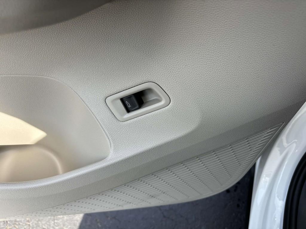 New 2025 Volkswagen Atlas SEL image 14