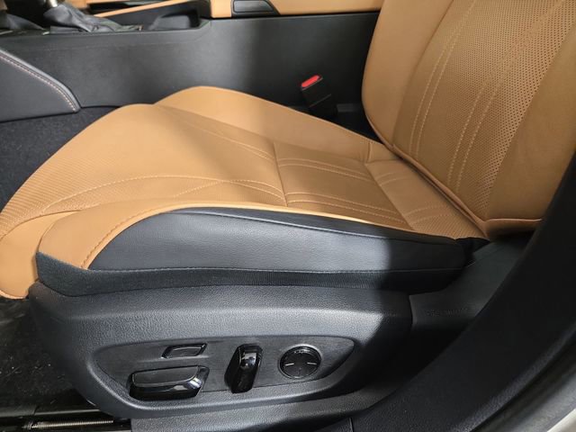Certified 2024 Lexus ES 300h w/ Luxury Package image 30