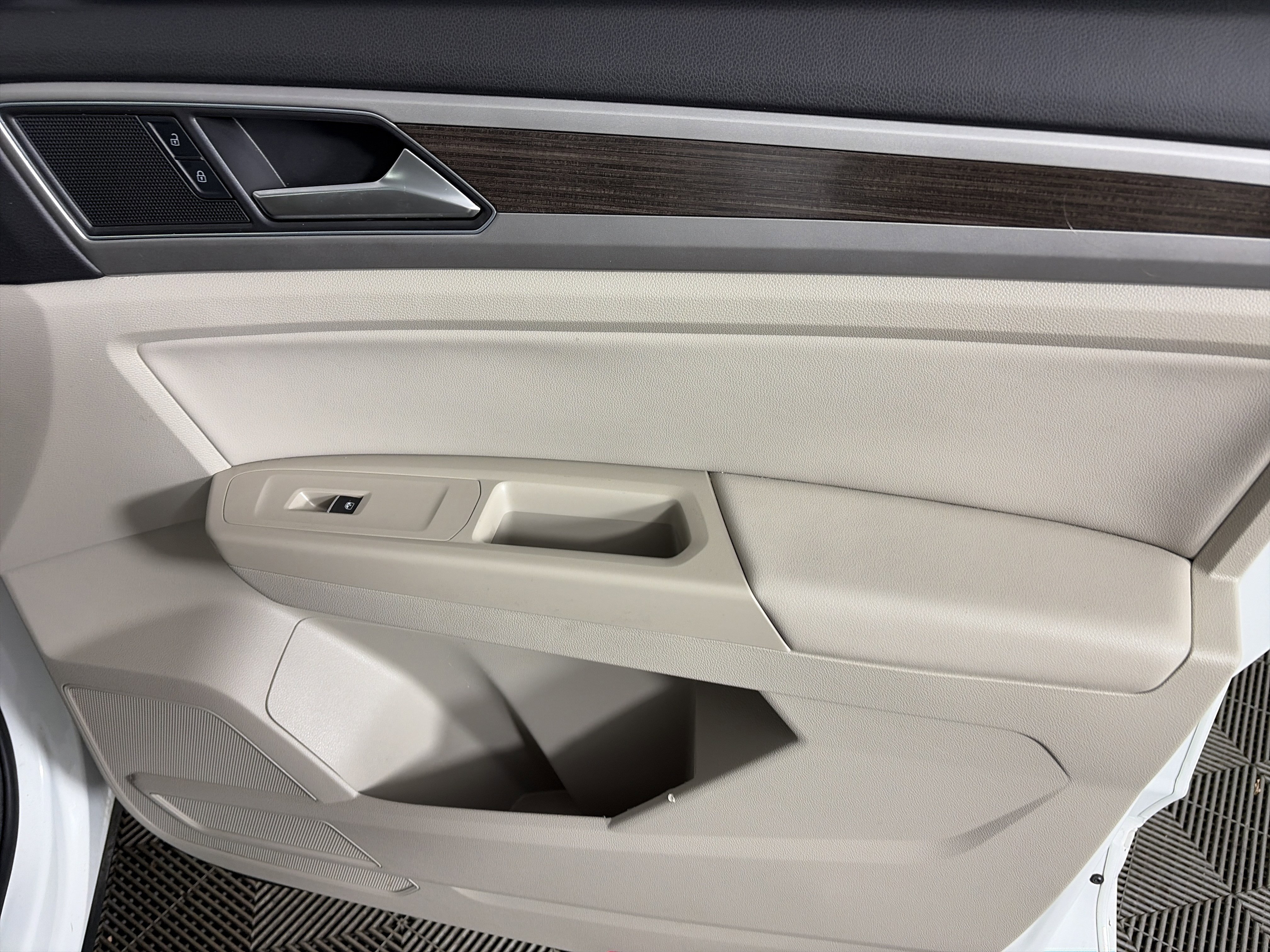 Used 2019 Volkswagen Atlas SEL R-Line image 43