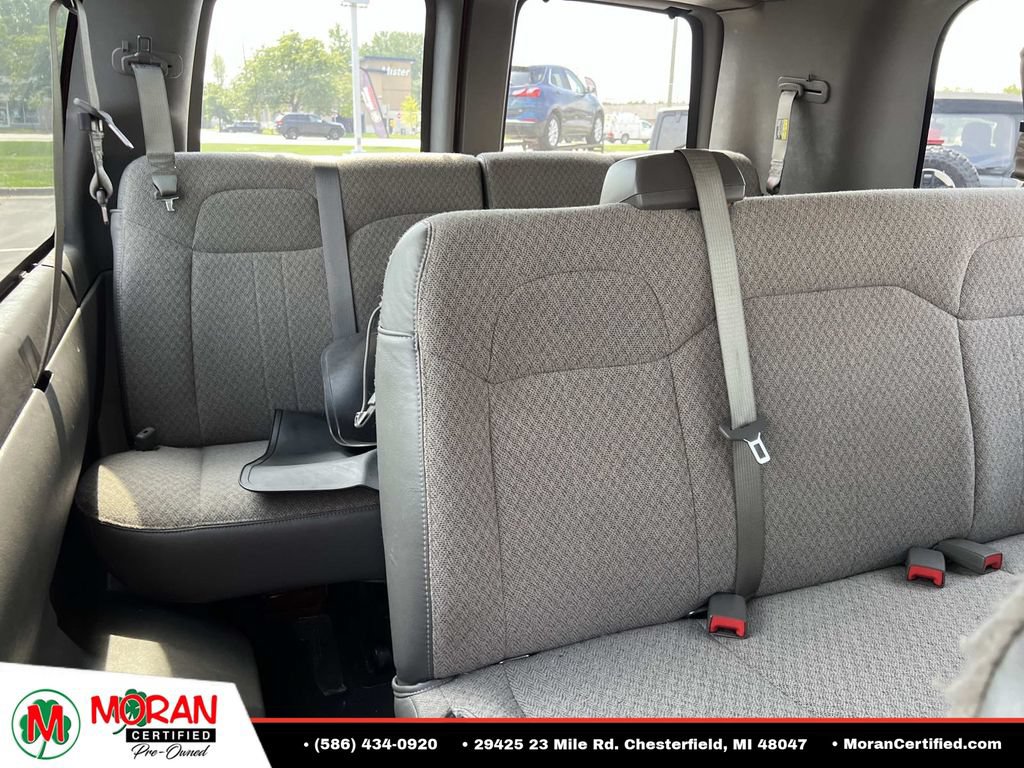 Used 2019 Chevrolet Express 3500 LS RWD image 17
