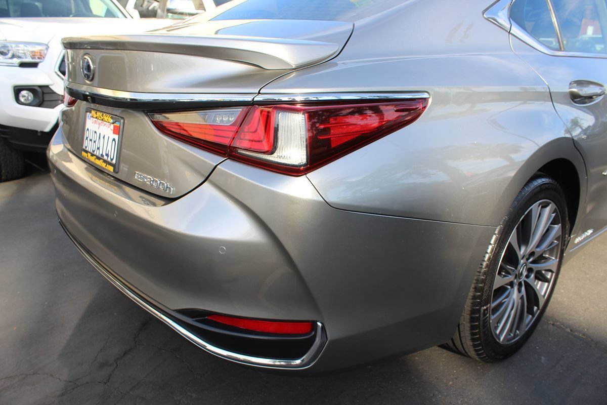Used 2019 Lexus ES 300h w/ Premium Package FWD image 18