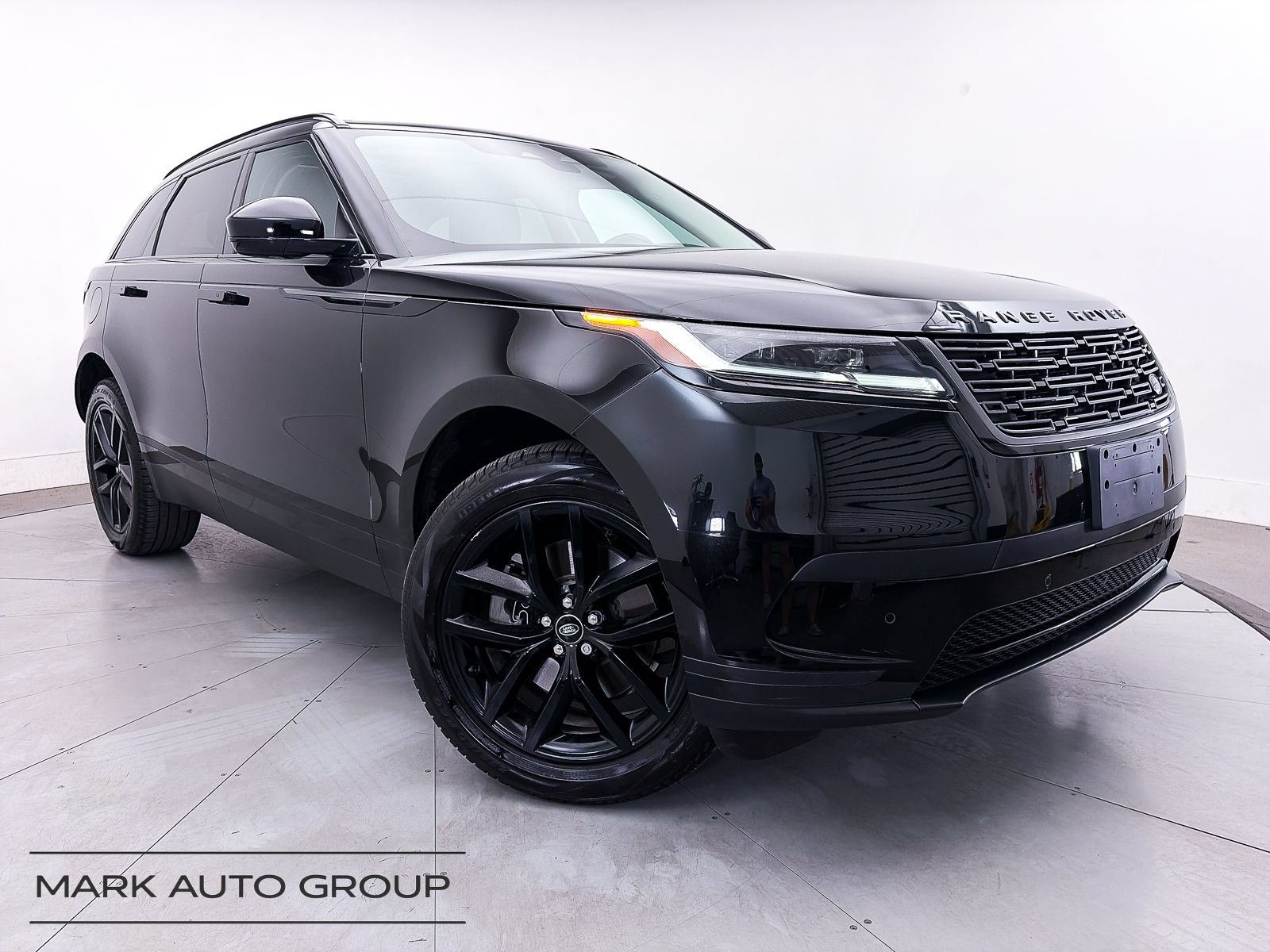 Used 2024 Land Rover Range Rover Velar S AWD/4WD image 1