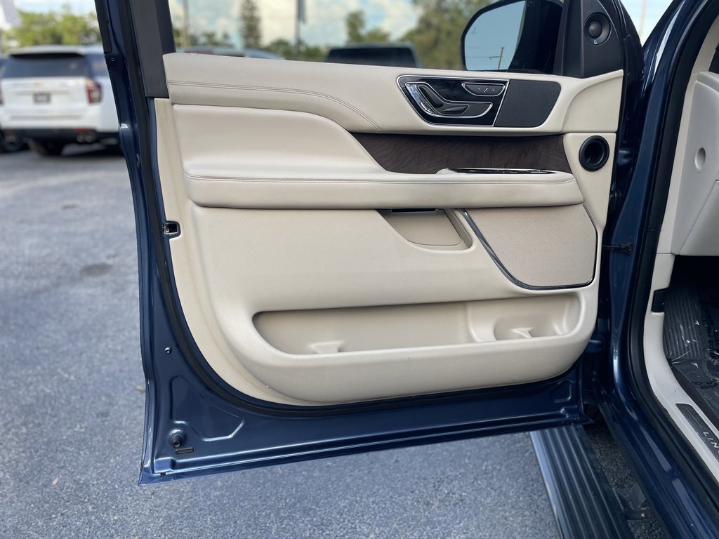 Used 2018 Lincoln Navigator L Select w/ Technology Package RWD image 43