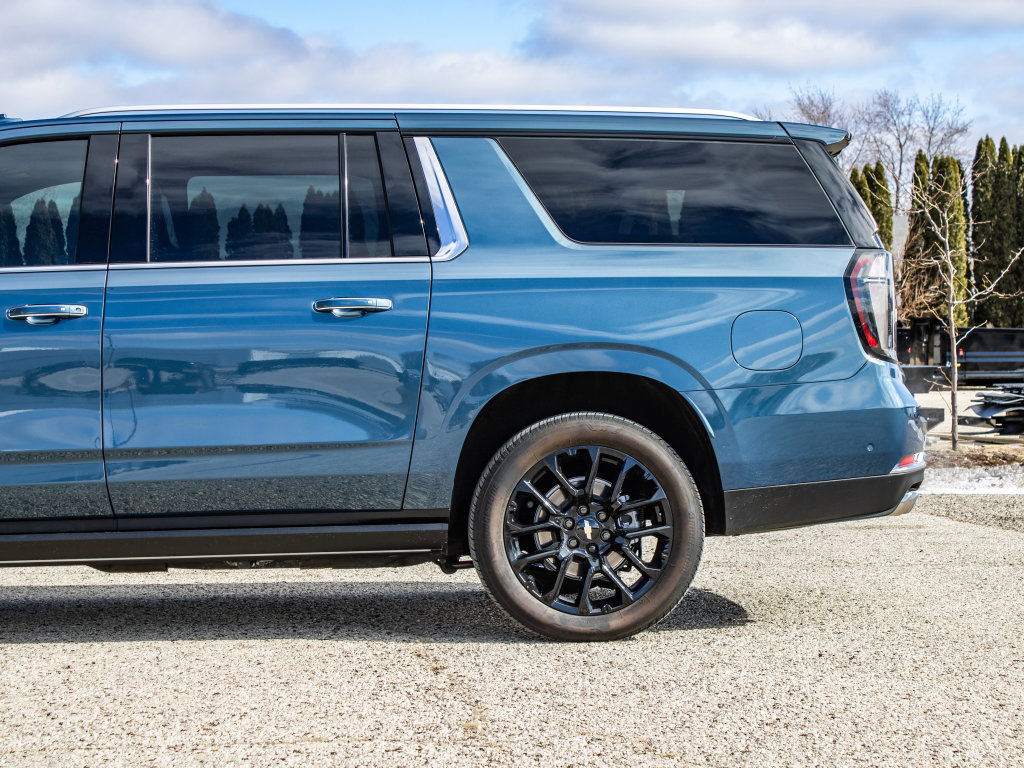 Used 2025 Chevrolet Suburban High Country image 43