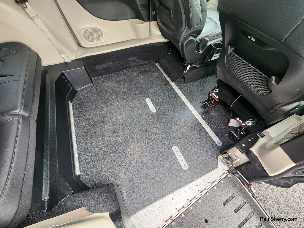 Used 2022 Chrysler Pacifica Touring-L FWD image 3