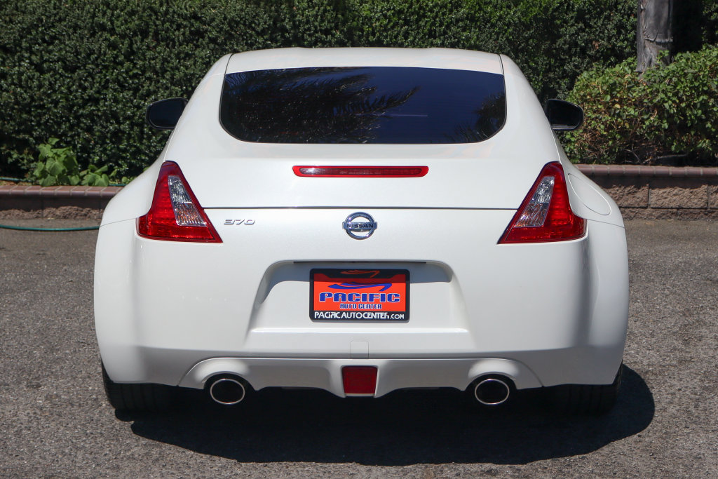 Used 2017 Nissan 370Z Coupe RWD image 7