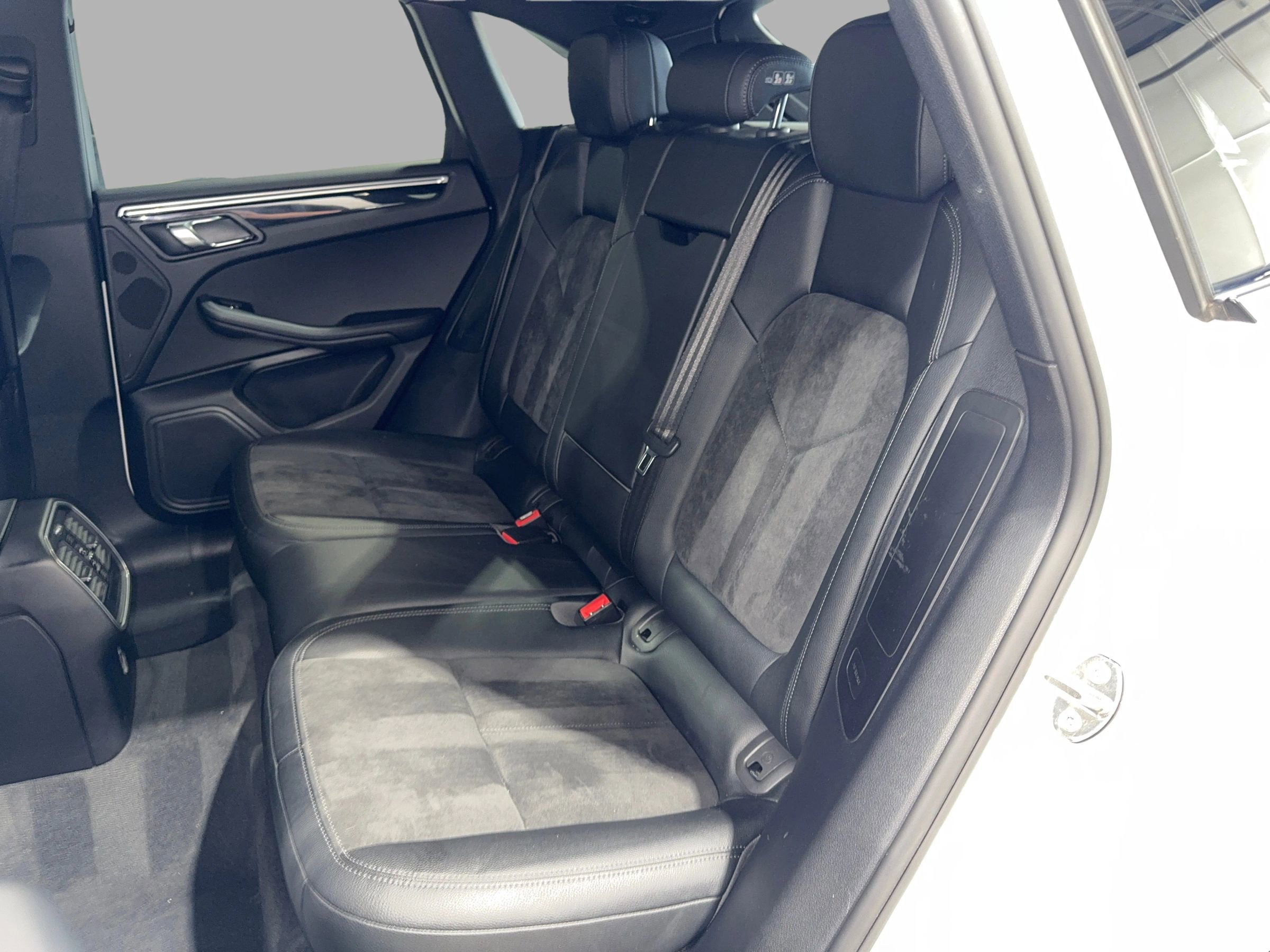 Used 2017 Porsche Macan image 15