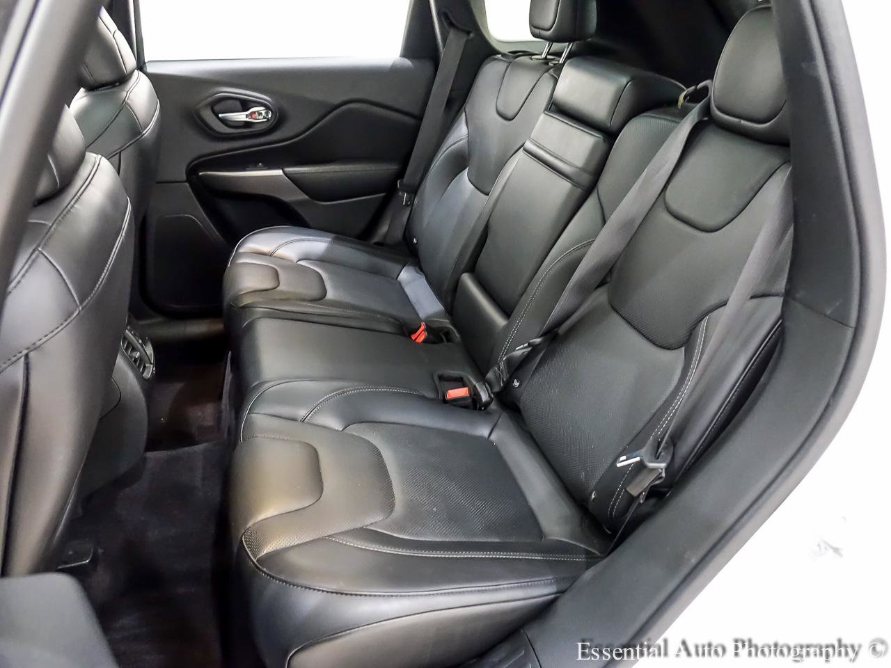 Used 2019 Jeep Cherokee Limited image 16