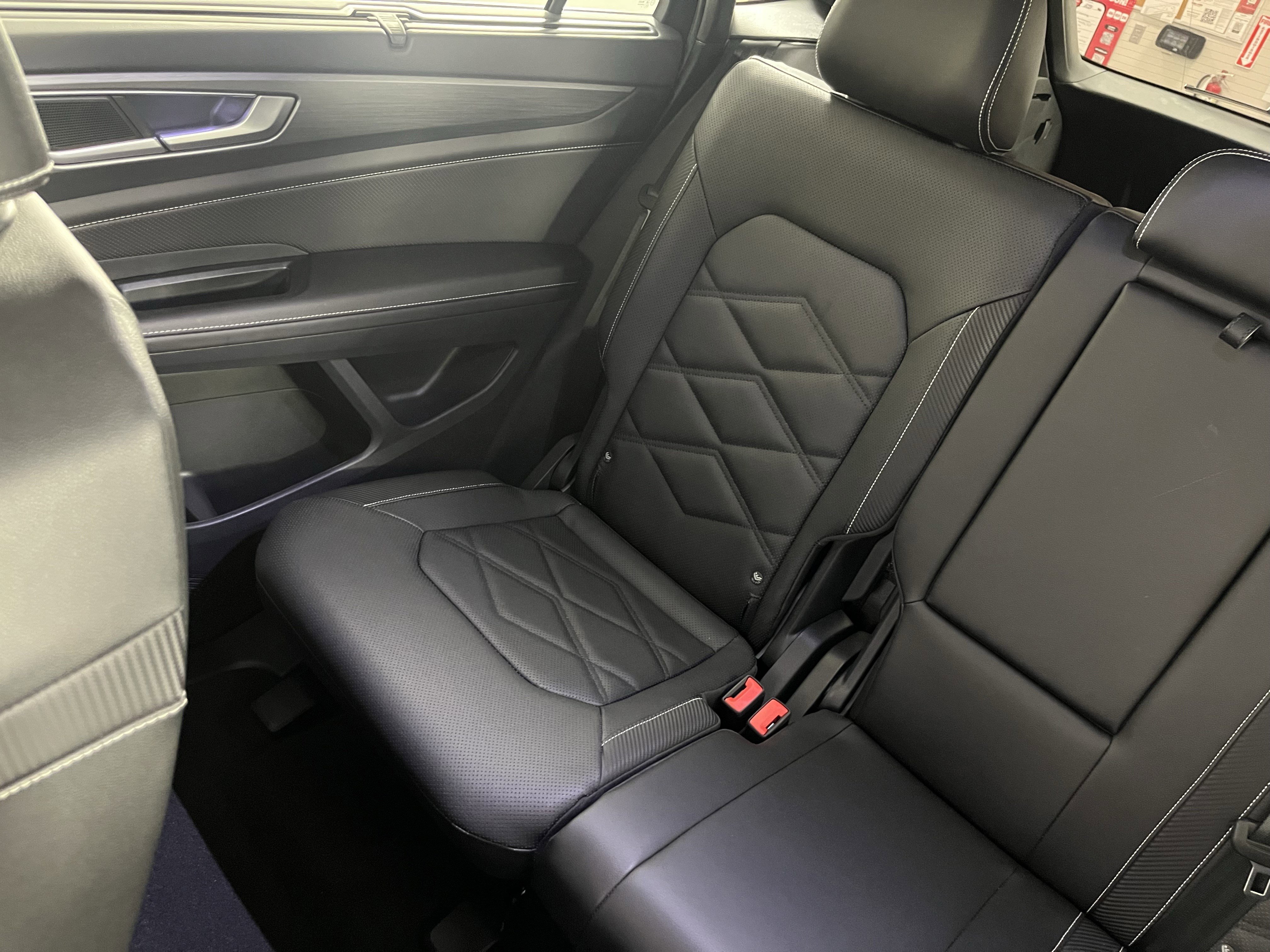 Used 2025 Volkswagen Atlas Cross Sport SE image 21