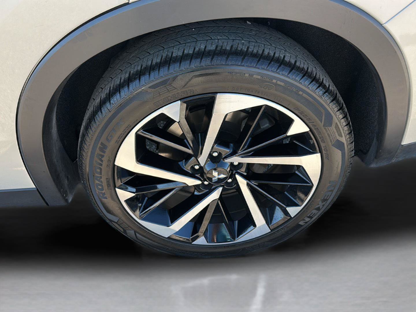 Used 2023 Mitsubishi Outlander 4WD Plug-In Hybrid image 15