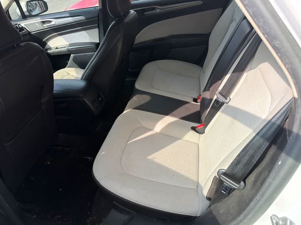 Used 2019 Ford Fusion SE w/ Equipment Group 151A FWD image 10