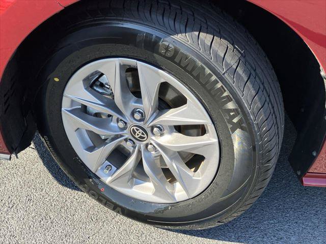 Certified 2023 Toyota Sienna XLE FWD image 9