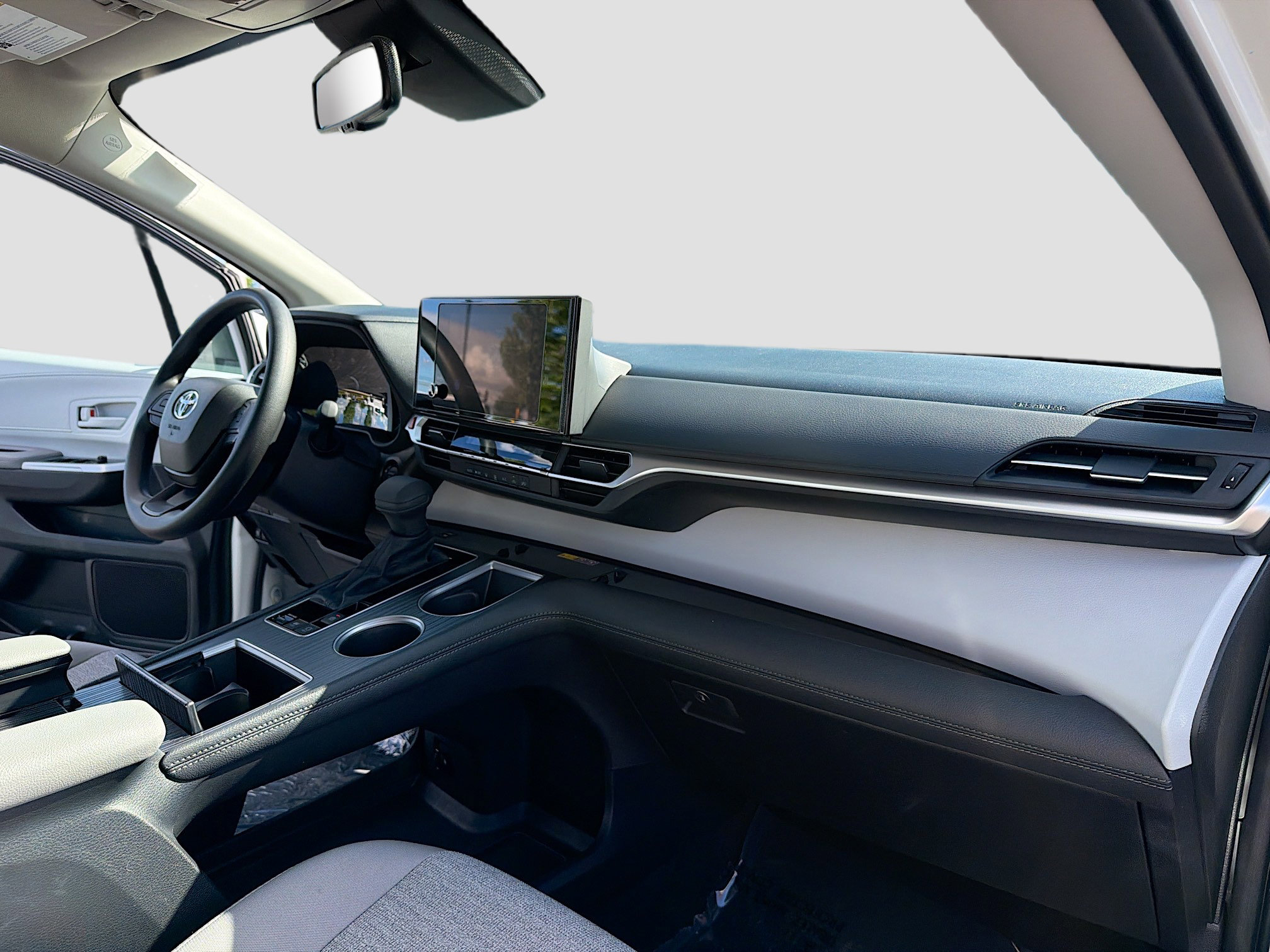 Certified 2026 Toyota Sienna LE FWD image 5