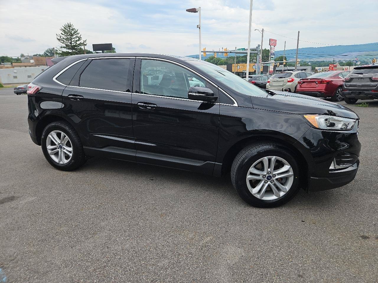 Used 2020 Ford Edge SEL w/ Convenience Package AWD/4WD image 2