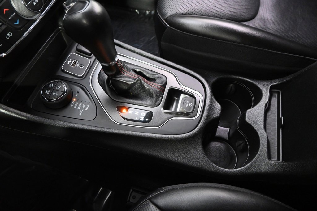 Used 2022 Jeep Cherokee Trailhawk w/ Sound & Nav Group image 32