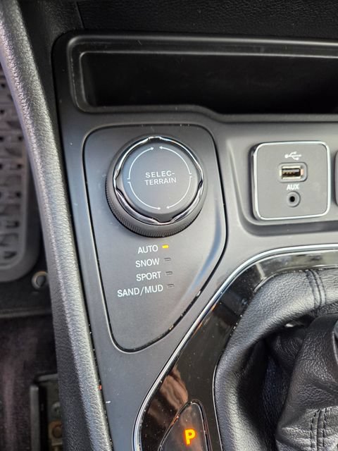 Used 2019 Jeep Cherokee Limited AWD/4WD image 9