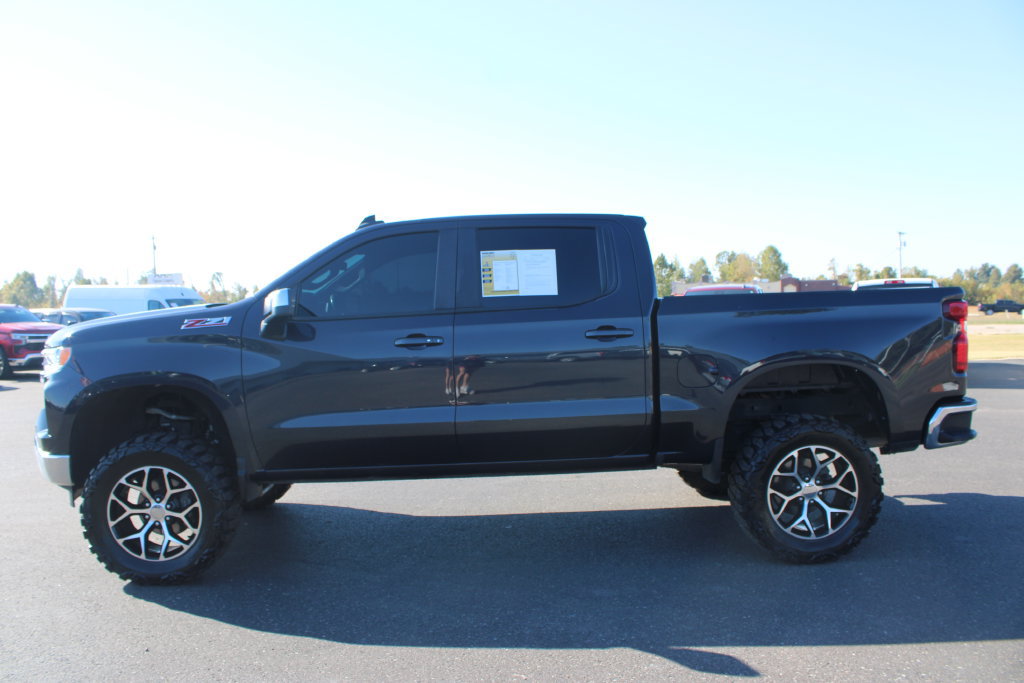 Used 2022 Chevrolet Silverado 1500 LT w/ Z71 Off-Road Package AWD/4WD image 6