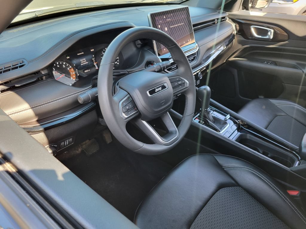 Used 2023 Jeep Compass Latitude AWD/4WD image 3