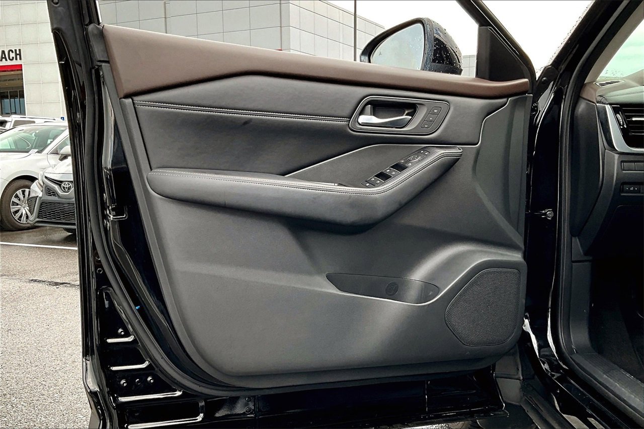 Used 2023 Nissan Rogue SL w/ SL Premium Package image 20