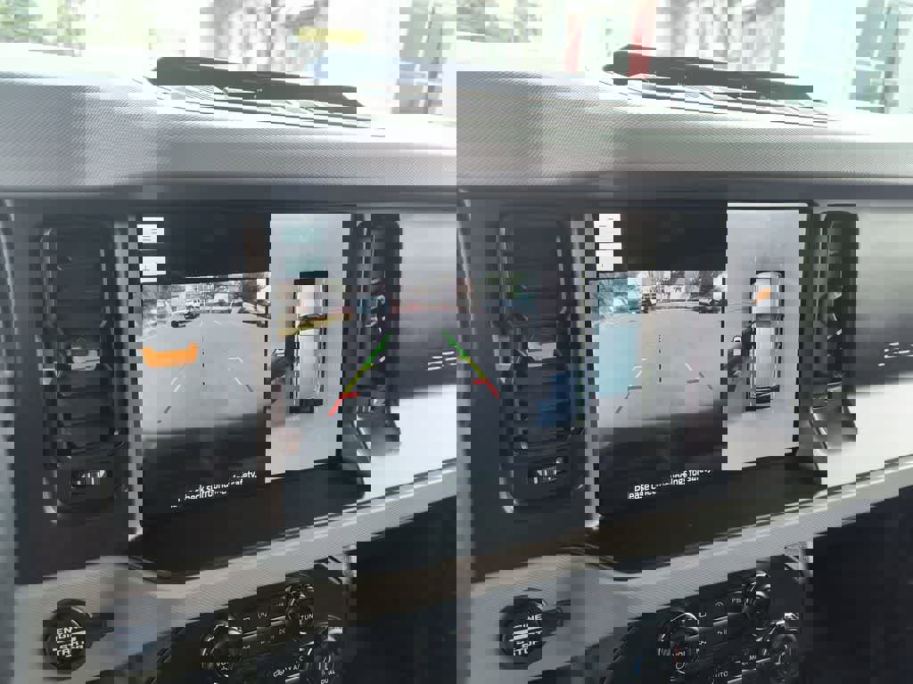 Used 2023 Ford Bronco Badlands image 17