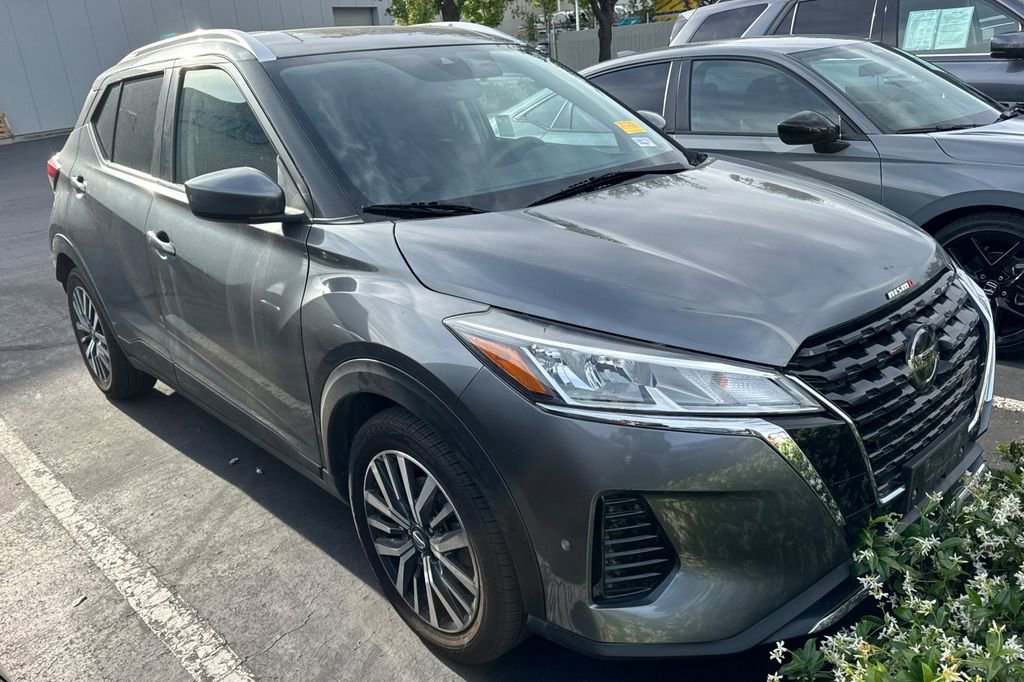 Used 2021 Nissan Kicks SV FWD image 2