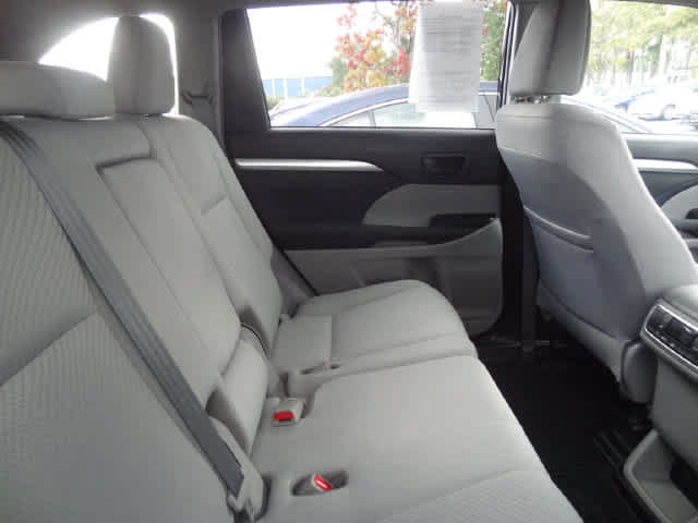 Used 2019 Toyota Highlander LE AWD/4WD image 10