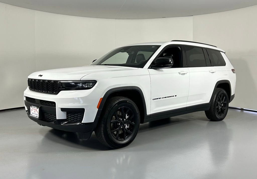 Used 2024 Jeep Grand Cherokee L Laredo image 3