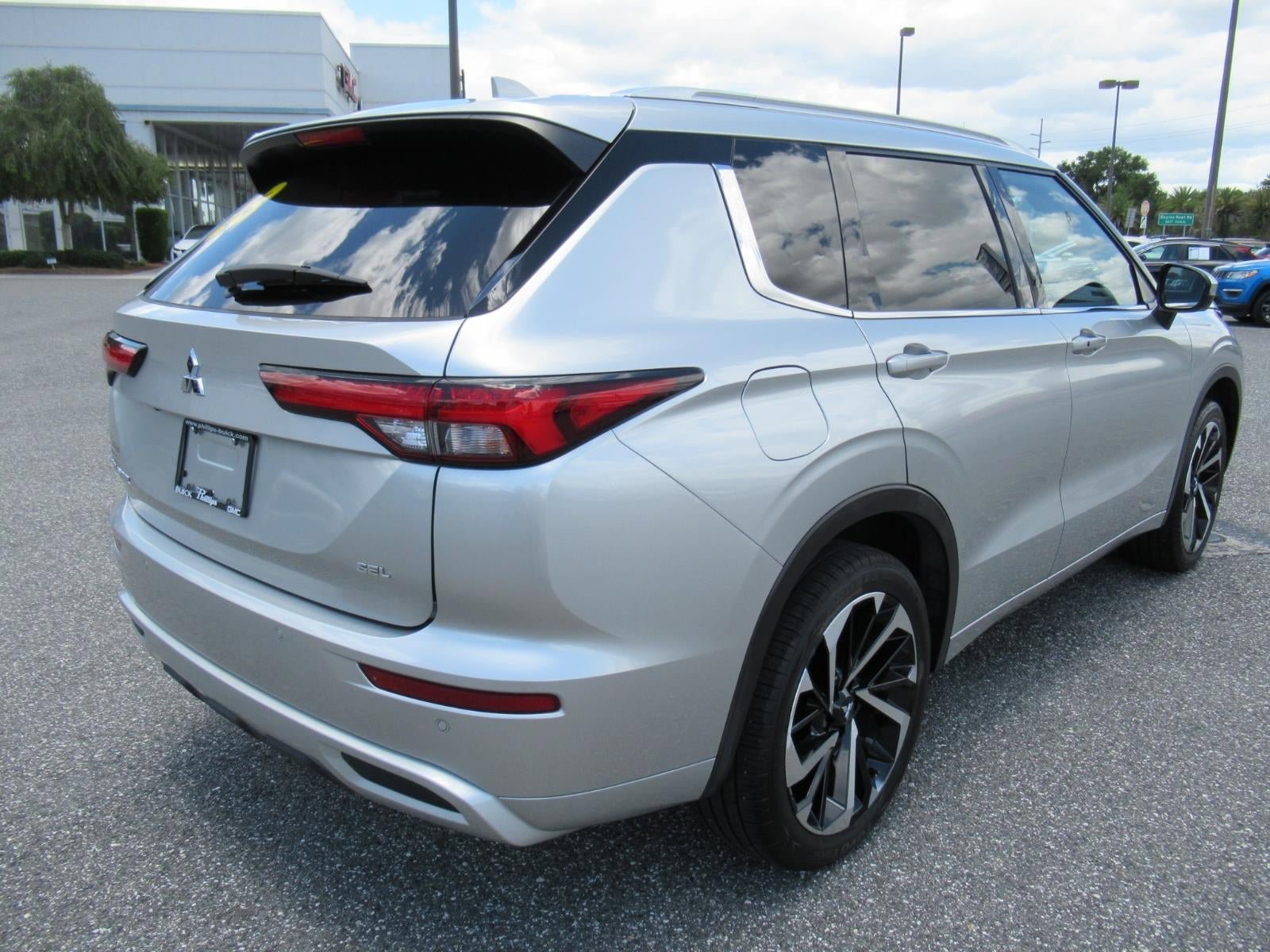 Used 2023 Mitsubishi Outlander SEL FWD image 7