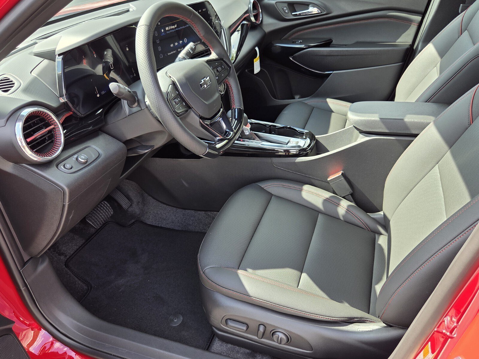 New 2026 Chevrolet Trax RS w/ Driver Confidence Package FWD image 5