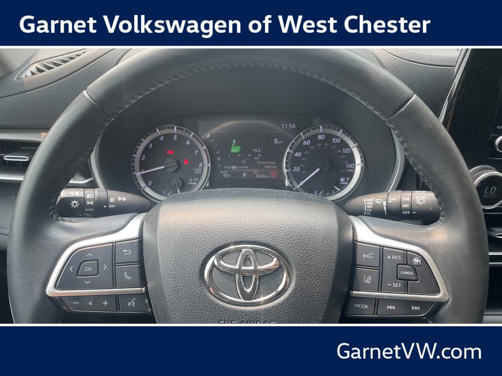 Used 2024 Toyota Highlander XLE AWD/4WD image 18
