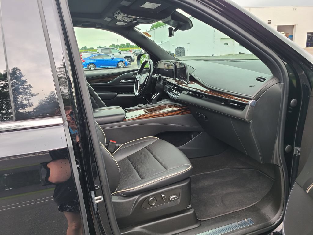 Used 2023 Cadillac Escalade ESV Premium Luxury AWD/4WD image 27