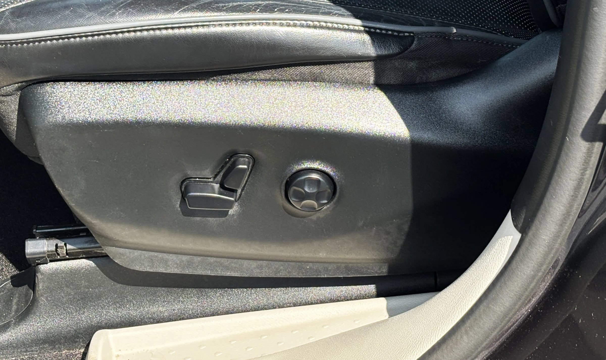 Used 2018 Chrysler Pacifica Limited w/ Advanced Safetytec Group FWD image 17