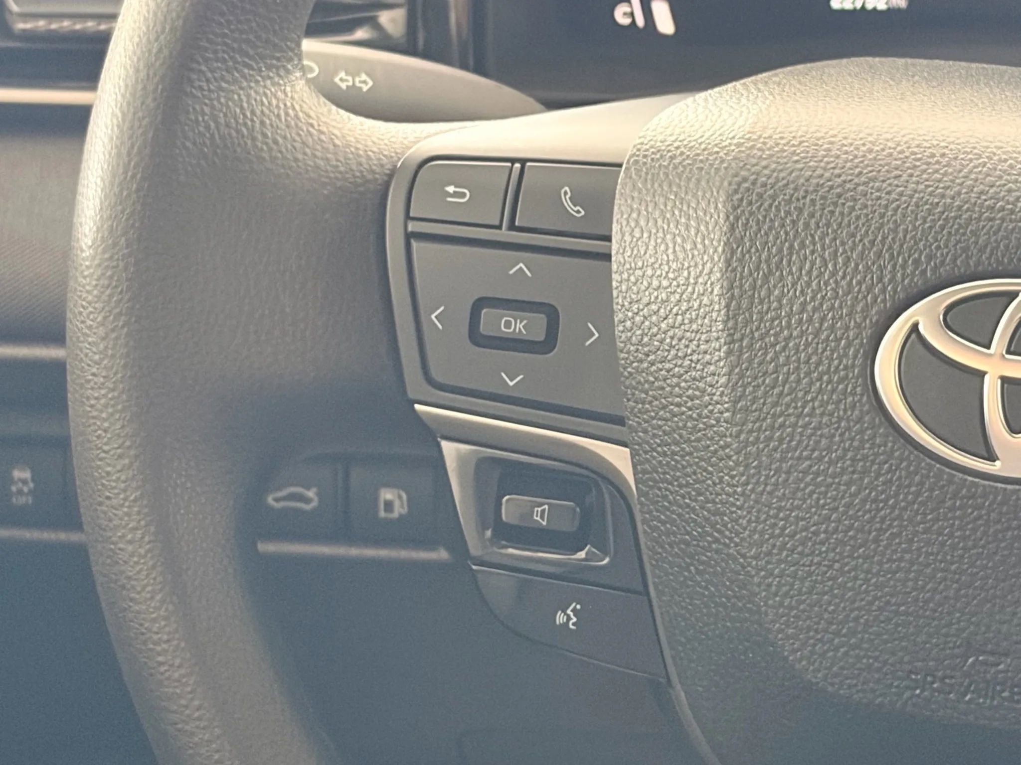 Used 2025 Toyota Camry SE image 26