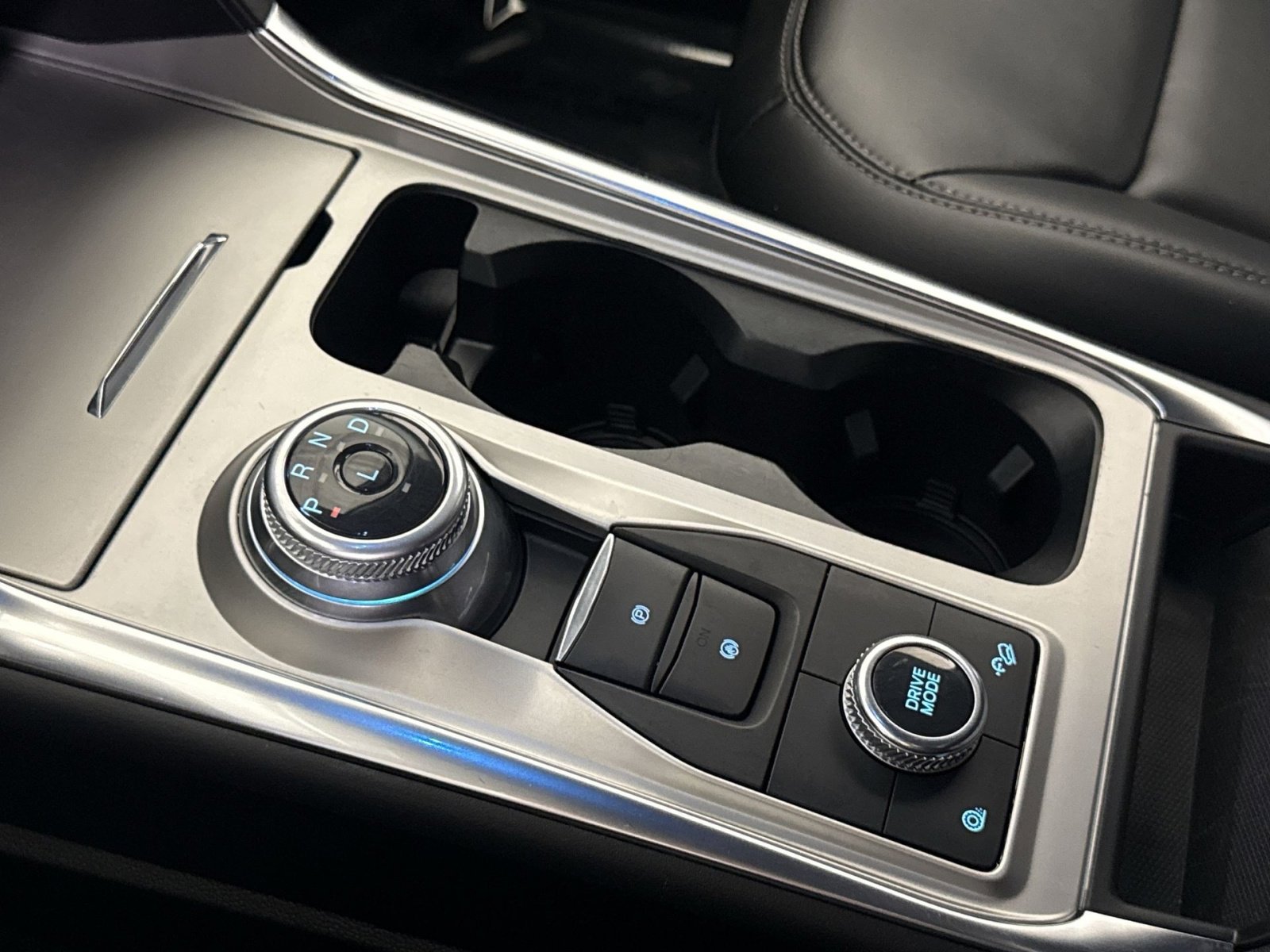 Used 2022 Ford Explorer XLT w/ Equipment Group 202A image 26